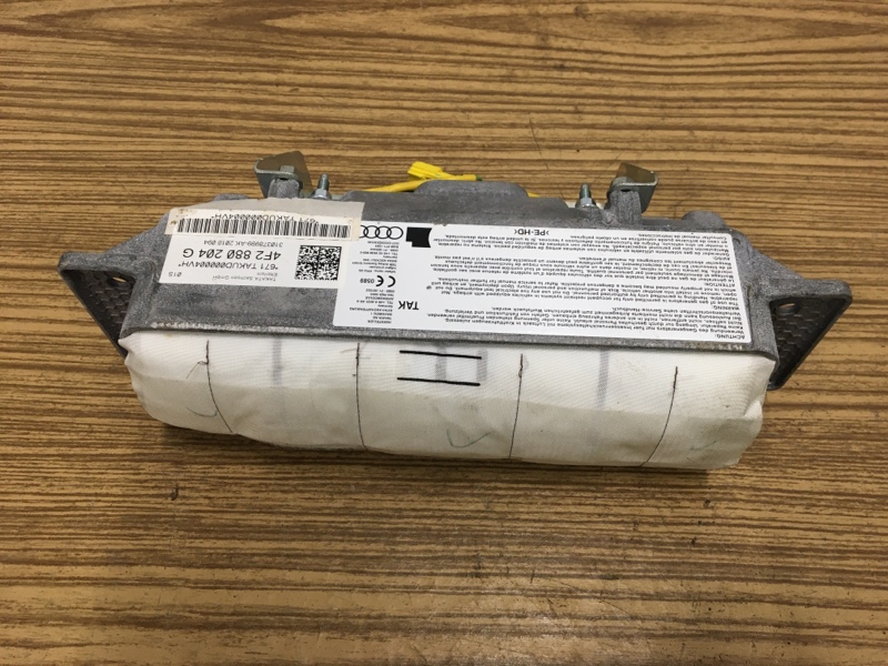 Подушка безопасности пассажирская в торпедо на Audi A6 C6 4F / Ауди А6 С6 2006-2012г. Оригинал. В отличном состоянии. Целый. Без дефектов. Контрактная запчасть из Японии. Отправим в регионы ТК.