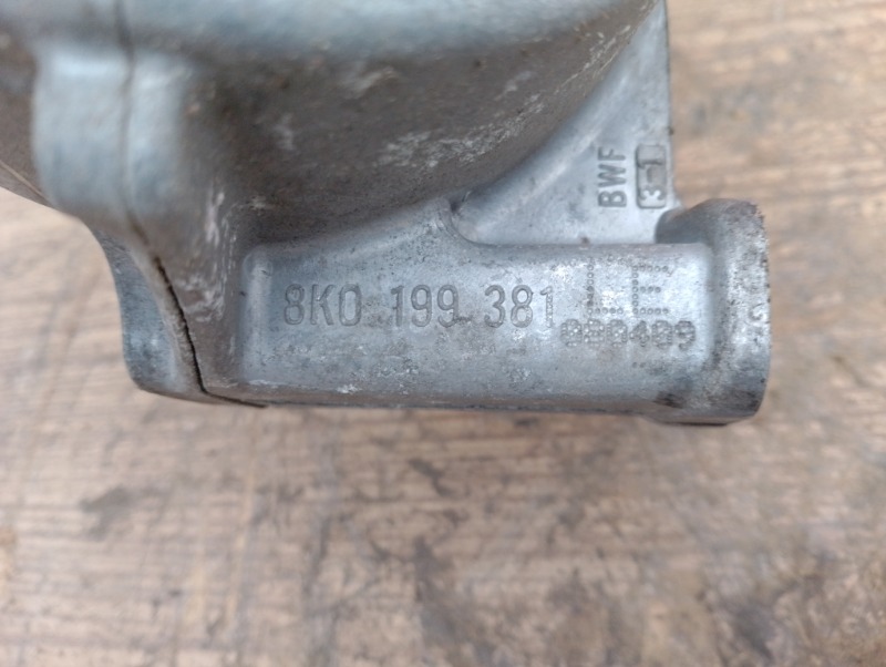 Опора подушка двигателя левая на Audi A4 B8 / Ауди А4 Б8 2007-2015г.\nОригинал.\nВ отличном состоянии. Без дефектов, рабочая.\nКонтрактная запчасть из Японии. Отправим в регионы ТК.\nПрименимость:\nAudi A4 [B8] 2007-2015\nAudi A4 [B8] Allroad 2009-2015\nA