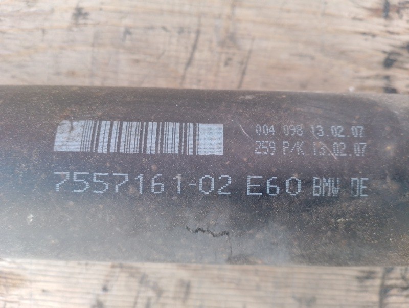 Вал карданный кардан на БМВ 5 Е60 Е61 / BMW 5 Е60 Е61 2003-2009г.\nОригинал.\nL=1628MM\nВ отличном состоянии. Без дефектов и повреждений.\nПробег авто  пробег 62500 км\nГарантия на установку и проверку.\nКонтрактная запчасть из Японии. \nОтправим в регион