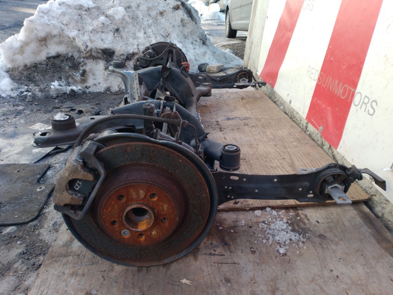 Балка задняя в сборе подрамник на Volvo S60 II 1.6 B4164T 2010-2018 г.\nПродается в сборе, как на фото.\nОригинал.\nПробег авто по Японии 63300 км.\nВ отличном состоянии, без ржавчины, все сайлентблоки целые.\nКонтрактная запчасть из Японии. Без пробега п
