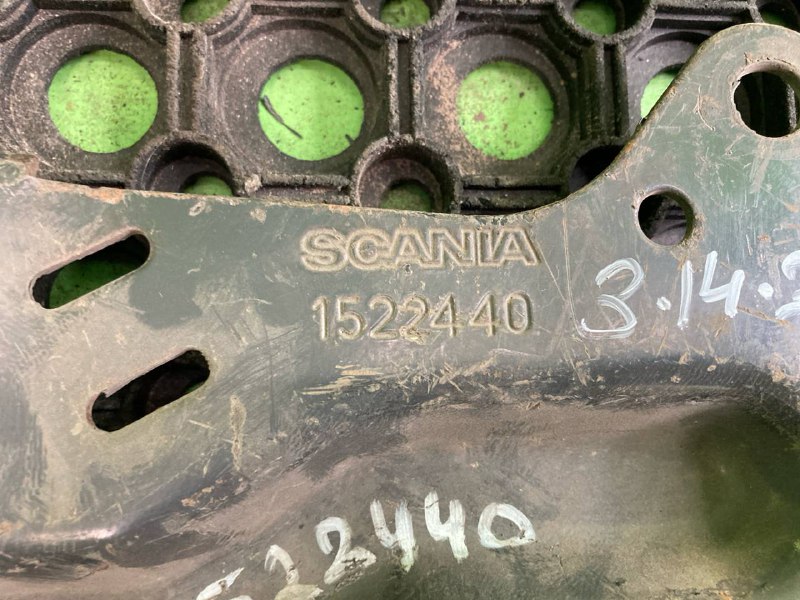 Кронштейн крепления SCANIA R420