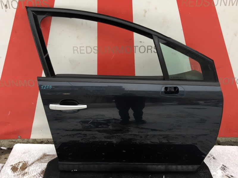 Дверь передняя правая на Citroen C4 I 2005-2011 / Ситроен С4 1 рестайлинг 2005-2011г\nОригинал.\nВ отличном состоянии. Без дефектов.\nПродается в сборе, как на фото.\nКонтрактная запчасть из Японии. Без пробега по РФ.\nГарантия на установку и проверку.\nО