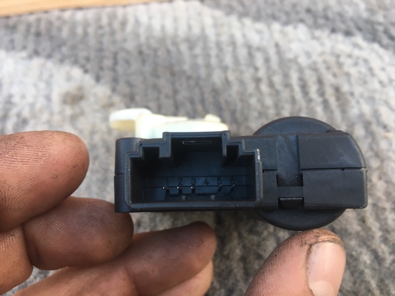 Моторчик заслонки отопителя печки на Audi A6 C6 4F / Ауди А6 С6 2006-2012г.\nОригинал.\nВ отличном состоянии, рабочий.\nГарантия на установку и проверку.\nОтправим в регионы ТК.\nПрименимость:\nAudi A6 [C6,4F] 2004-2011\nAudi Allroad quattro 2006-2012\nAu
