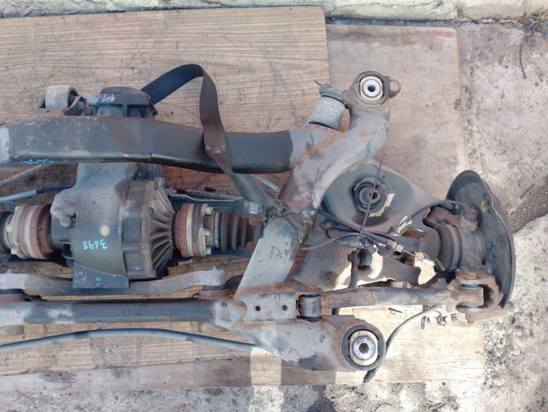 Балка задняя подрамник в сборе на на Audi A4 B6 / Ауди А4 Б6 2000-2006г. Полный привод.\nОригинал.\nПробег авто по Японии 53600 км.\nВ отличном состоянии, без ржавчины, все сайлентблоки целые.\nКонтрактная запчасть из Японии. Без пробега по РФ. Отправим в