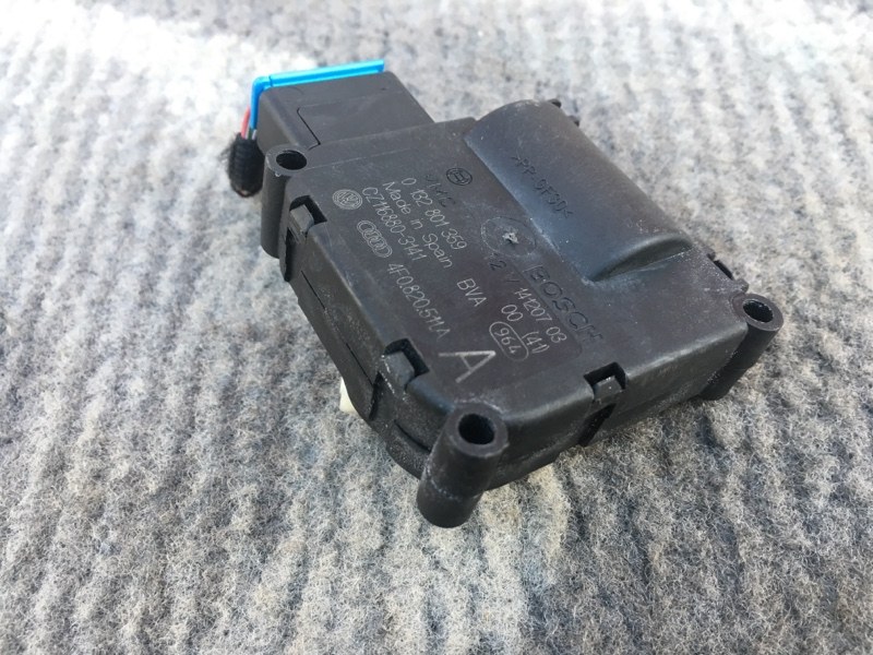 Моторчик заслонки отопителя печки на Audi A6 C6 4F / Ауди А6 С6 2006-2012г.\nОригинал.\nВ отличном состоянии, рабочий.\nГарантия на установку и проверку.\nОтправим в регионы ТК.\nПрименимость:\nAudi A6 [C6,4F] 2004-2011\nAudi Allroad quattro 2006-2012\nAu