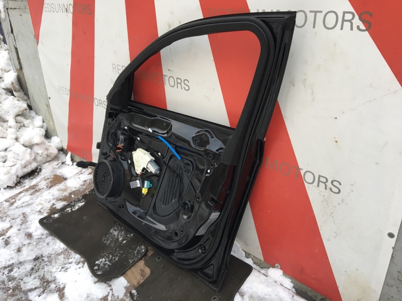 Дверь передняя правая на Audi A4 B8 / Ауди А4 Б8 2007-2015г.\nОригинал.\nВ отличном состоянии. Без дефектов. Без коррозии.\nДверь продается в сборе со стеклом, стеклоподъемником, блоком комфорта, ручкой двери.\nВсё как на фото.\nКонтрактная запчасть из Яп