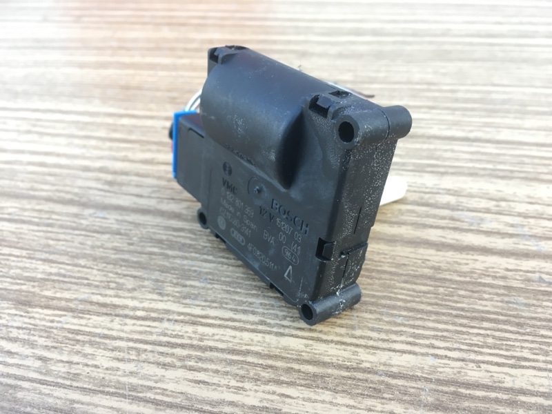 Моторчик заслонки отопителя печки на Audi A6 C6 4F / Ауди А6 С6 2006-2012г.\nОригинал.\nВ отличном состоянии, рабочий.\nГарантия на установку и проверку.\nОтправим в регионы ТК.\nПрименимость:\nAudi A6 [C6,4F] 2004-2011\nAudi Allroad quattro 2006-2012\nAu