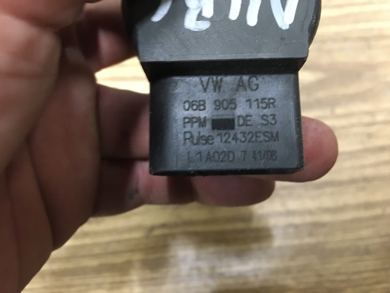 Катушка системы зажигания AMB 1.8 Turbo на Audi A4 B6 / Ауди А4 Б6 2000-2004г. Оригинал. В отличном состоянии. Рабочая.  Гарантия на установку и проверку. Отправим в регионы ТК. Применимость: Audi A3 (8L1) 1996-2003 Audi A4 [B5] 1994-2001 Audi A4 [B6] 200