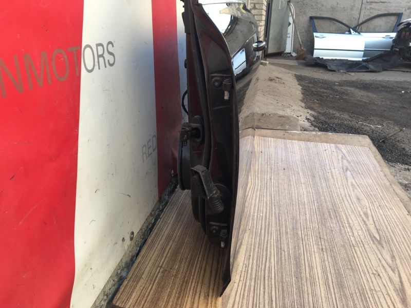 Дверь передняя левая на Audi A4 B8 / Ауди А4 Б8 2007-2015г.\nЦвет черный.\nОригинал.\nВ отличном состоянии. Без дефектов.\nДверь продается в сборе, как на фото.\nВ комплект входит моторчик стеклоподъемника.\nКонтрактная запчасть из Японии.\nОтправим в рег