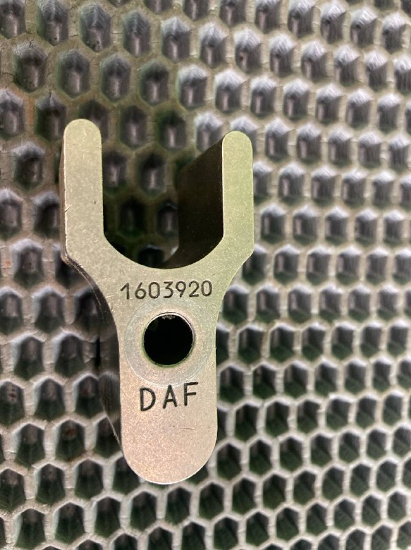 Кронштейн запорный DAF XF105