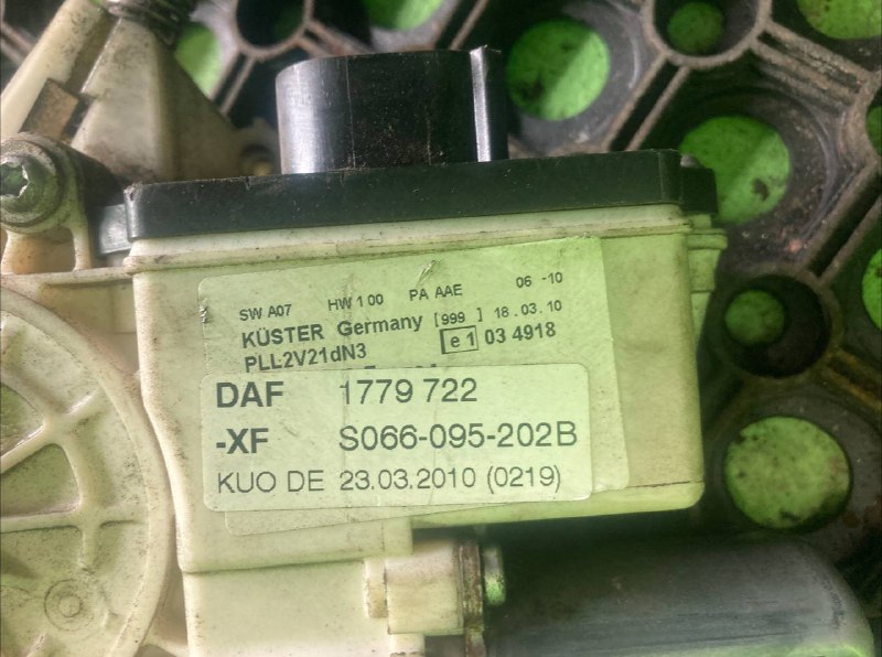 Стеклоподъемник двери DAF XF105