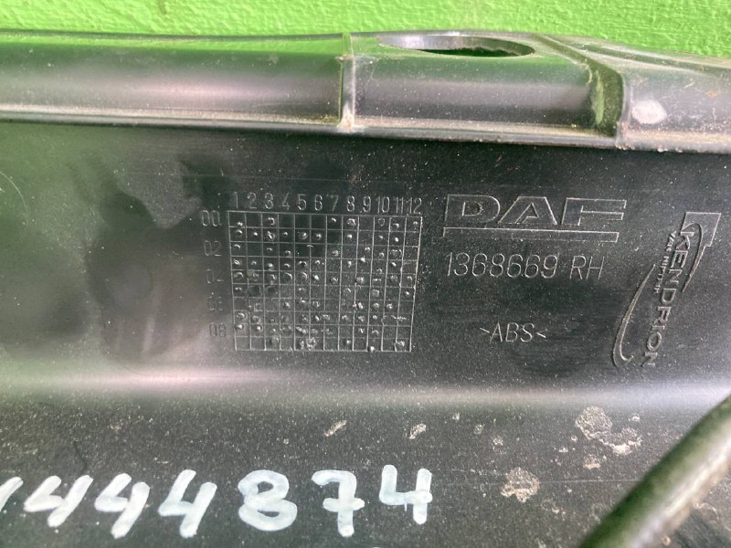 Тросик вещевого ящика DAF XF105