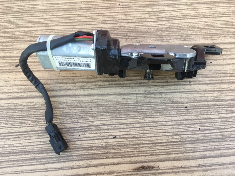 Замок багажника на БМВ 5 Е60 Е61 / BMW 5 Е60 Е61 2003-2009г. Оригинал. \nВ отличном состоянии. Без дефектов. \nКонтрактная запчасть из Японии. Без пробега по РФ. \nОтправим в регионы ТК.