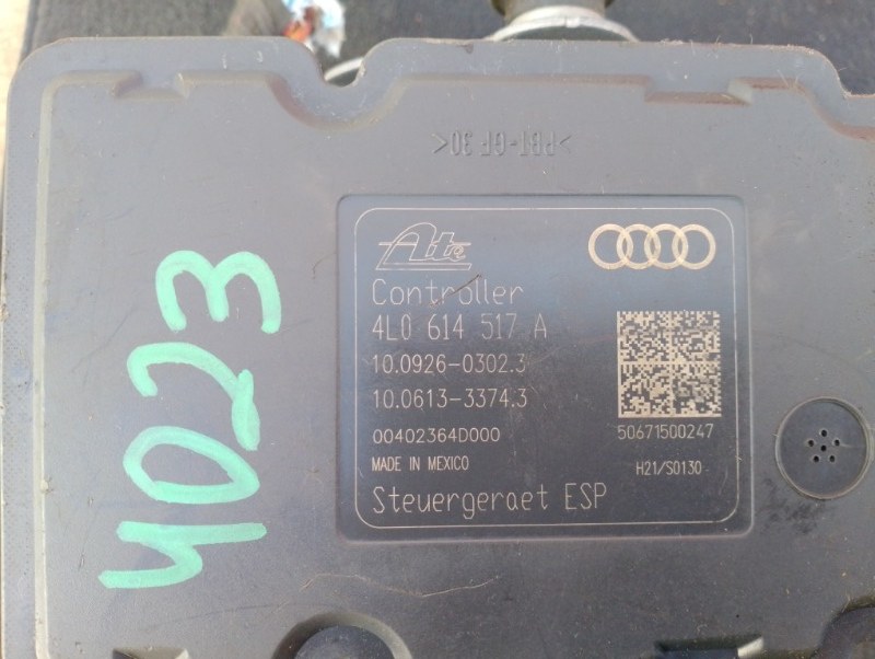 Блок ABS насос на Audi Q7 4L / Ауди Q7 4Л 2006-2012г.\nОригинал. С двигателя 4.2 BAR FSI.\nБлок АБС в отличном состоянии. Без дефектов.\nКонтрактная запчасть из Японии. Пробег 110000 км\nГарантия на установку и проверку.\nОтправим в регионы ТК.\nНа этот а
