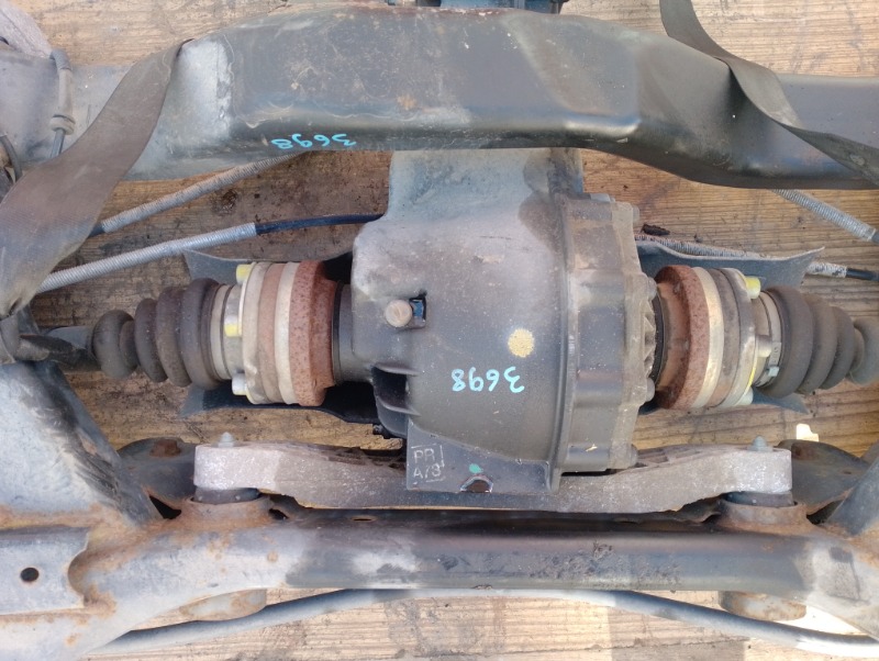 Балка задняя подрамник в сборе на на Audi A4 B6 / Ауди А4 Б6 2000-2006г. Полный привод.\nОригинал.\nПробег авто по Японии 53600 км.\nВ отличном состоянии, без ржавчины, все сайлентблоки целые.\nКонтрактная запчасть из Японии. Без пробега по РФ. Отправим в