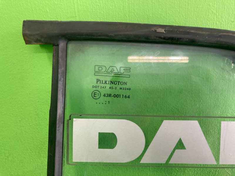 Стекло двери кабины DAF XF105