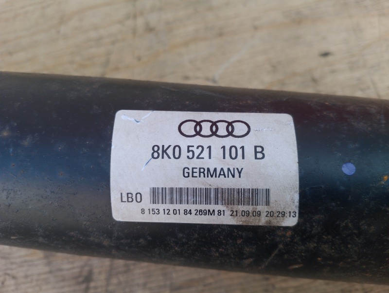 Вал карданный кардан на Audi A4 B8 / Ауди А4 Б8 2007-2015г.\nС двигателя  2.0 TFSI CDN. Пробег 64300 км по Японии.\nОригинал.\nВ хорошем состоянии. Есть незначительные следы коррозии.\nГарантия на установку и проверку.\nКонтрактная запчасть из Японии. \nО
