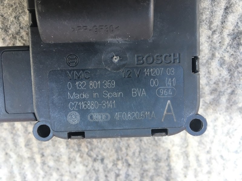 Моторчик заслонки отопителя печки на Audi A6 C6 4F / Ауди А6 С6 2006-2012г.\nОригинал.\nВ отличном состоянии, рабочий.\nГарантия на установку и проверку.\nОтправим в регионы ТК.\nПрименимость:\nAudi A6 [C6,4F] 2004-2011\nAudi Allroad quattro 2006-2012\nAu