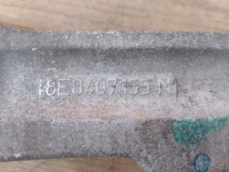 Рычаг передний нижний прямой на Audi A4 B7 / Ауди А4 Б7 2005-2007г.\nОригинал.\nВ отличном состоянии. Без дефектов.\nГарантия на установку и проверку.\nКонтрактная запчасть из Японии. \nОтправим в регионы ТК.\nНа этот автомобиль есть и другие запчасти.