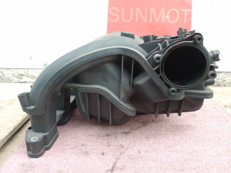 Коллектор впускной на BMW 1 E87 E81 / БМВ Е87 рестайлинг 2004-2011г\nОригинал.\nВ отличном состоянии. Без дефектов и повреждений.\nКонтрактная запчасть из Японии. Без пробега по РФ. Отправим в регионы ТК.\nДля двигателей:\nN45B16, N45B16A, N46B20, N46B20B