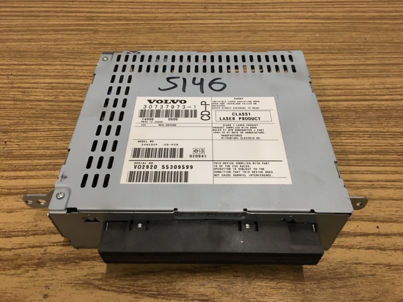 Чейнджер CD дисков на Volvo XC90 I / Вольво ХС90 2000-2015г. Оригинал. В отличном состоянии. Без дефектов. Контрактная запчасть из Японии. Без пробега по РФ. Отправим в регионы ТК.