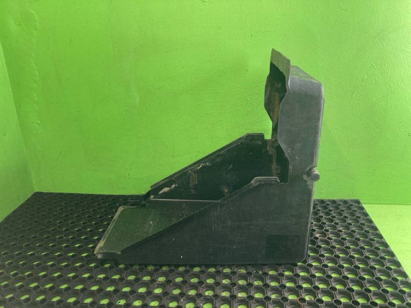 Крышка аккумуляторов MAN TGX