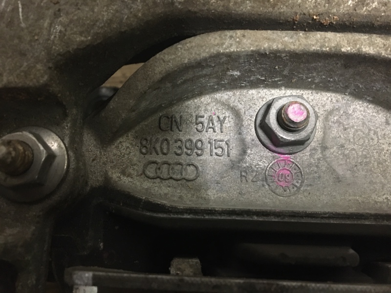 Кронштейн опора АКПП с сайлентблокомна Audi A4 B8 / Ауди А4 Б8 2007-2015г. Оригинал. В отличном состоянии. Без дефектов. Контрактная запчасть из Японии. Отправим в регионы ТК.\nПрименимость: Audi A4 [B8] 2007-2015 Audi A4 [B8] Allroad 2009-2015\nAudi A5/S