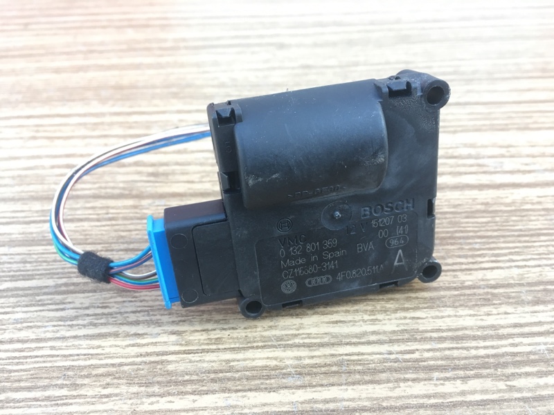 Моторчик заслонки отопителя печки на Audi A6 C6 4F / Ауди А6 С6 2006-2012г.\nОригинал.\nВ отличном состоянии, рабочий.\nГарантия на установку и проверку.\nОтправим в регионы ТК.\nПрименимость:\nAudi A6 [C6,4F] 2004-2011\nAudi Allroad quattro 2006-2012\nAu