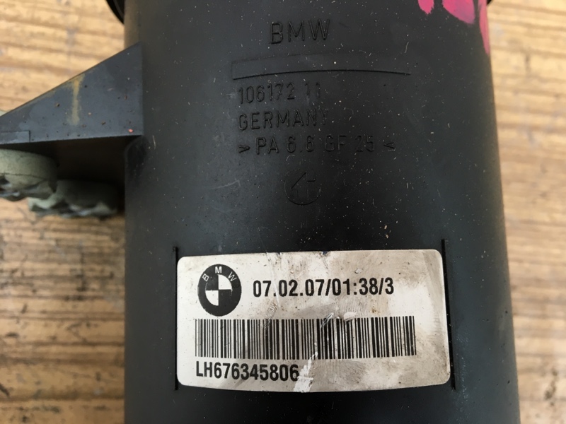 Бачок гидроусилителя на БМВ 5 Е60 Е61 / BMW 5 Е60 Е61 2003-2009г.\nОригинал.\nВ отличном состоянии. Без дефектов.\nКонтрактная запчасть из Японии. Без пробега по РФ.\nГарантия на установку и проверку.\nОтправим в регионы ТК.