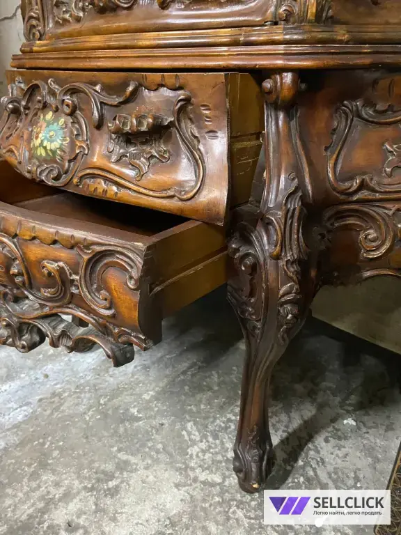 Витрина. Шкаф для посуды. Барокко. Винтажная мебель