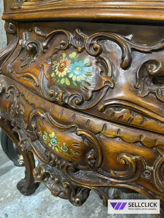 Витрина. Шкаф для посуды. Барокко. Винтажная мебель
