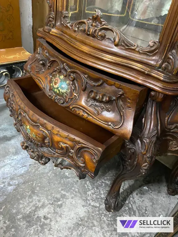 Витрина. Шкаф для посуды. Барокко. Винтажная мебель