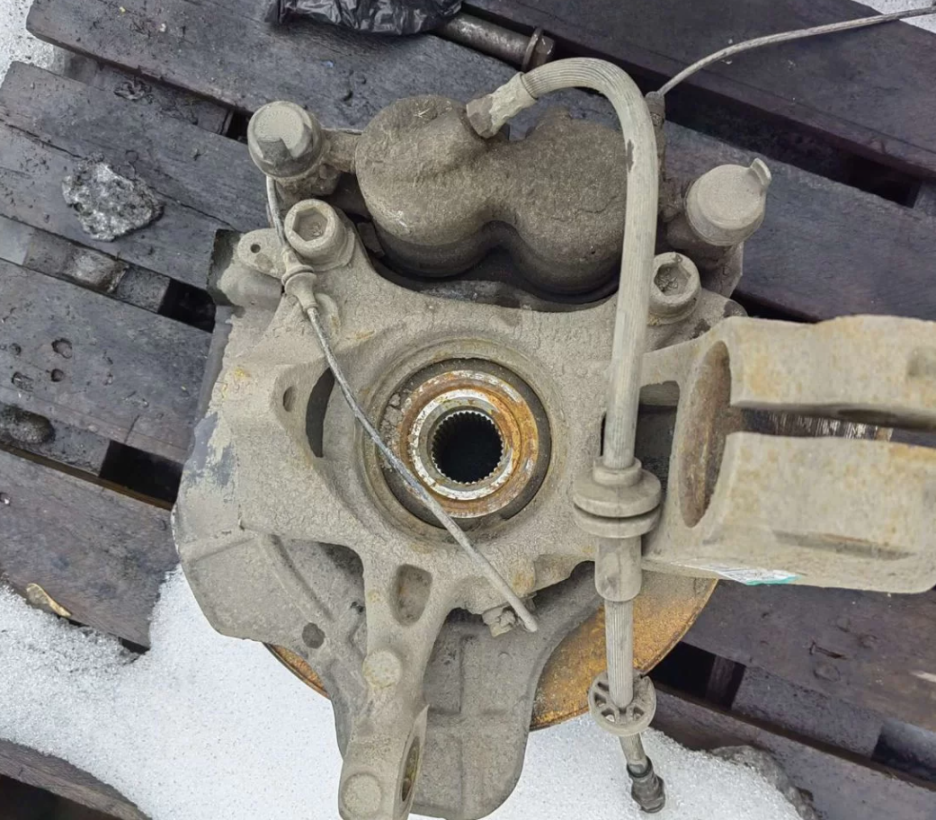 Кулак поворотный со ступицей Пежо Боксер