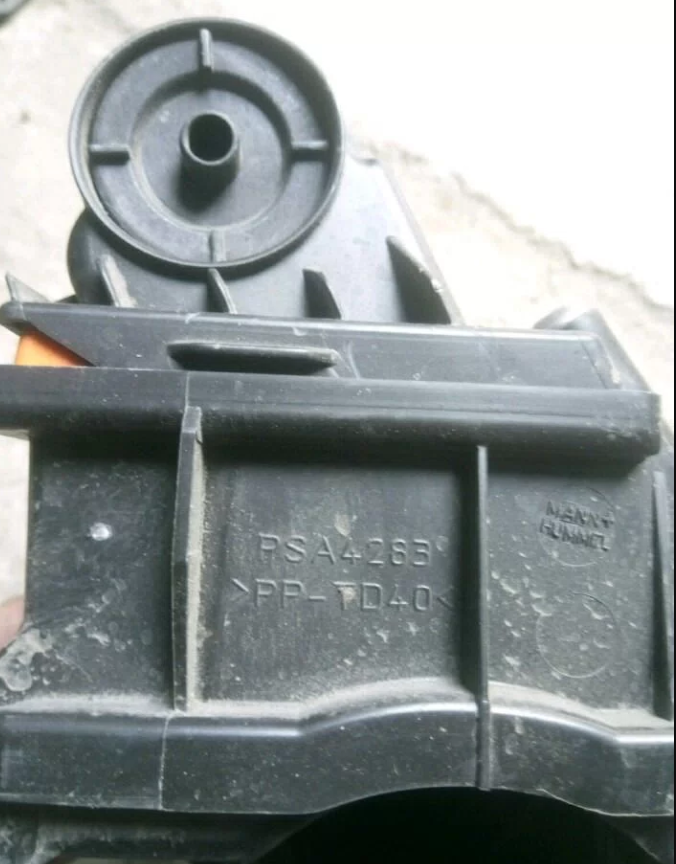 Корпус воздушного фильтра салона Пежо партнёр Ситр