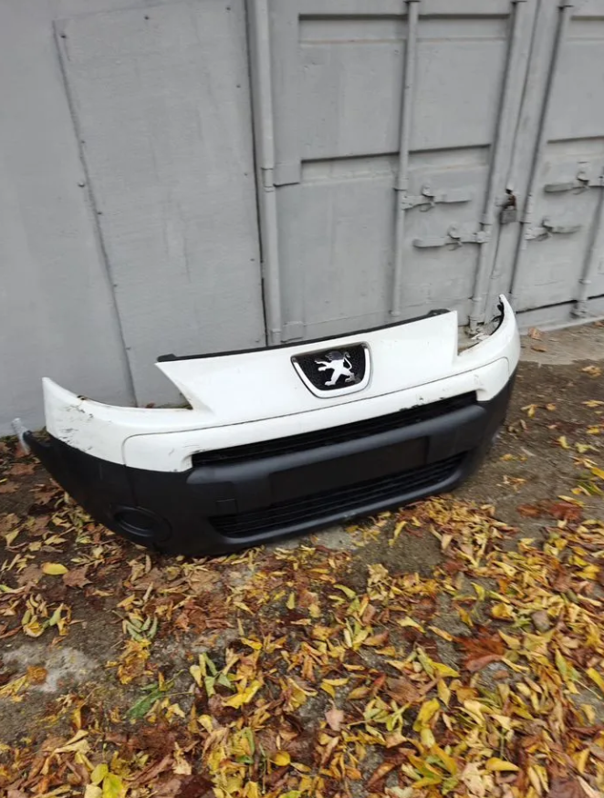 Бампер передний Пежо Партнер Типи