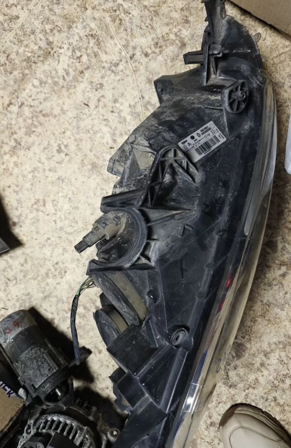 Фара правая левая Ситроен Берлинго Пежо Партнер