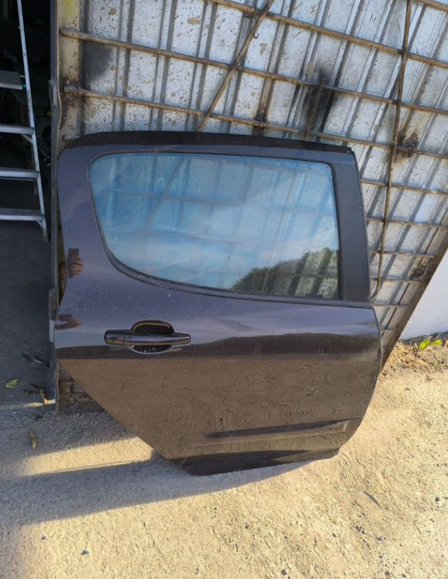 Задняя правая дверь пежо 308