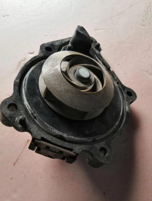 Помпа, водяной насос 1.6 ep6
