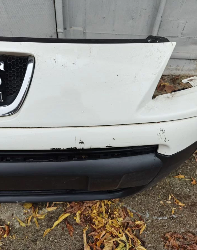 Бампер передний Пежо Партнер Типи