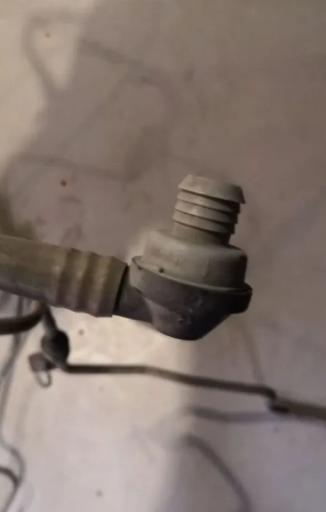 Трубка вакуумника fiat 1366309080