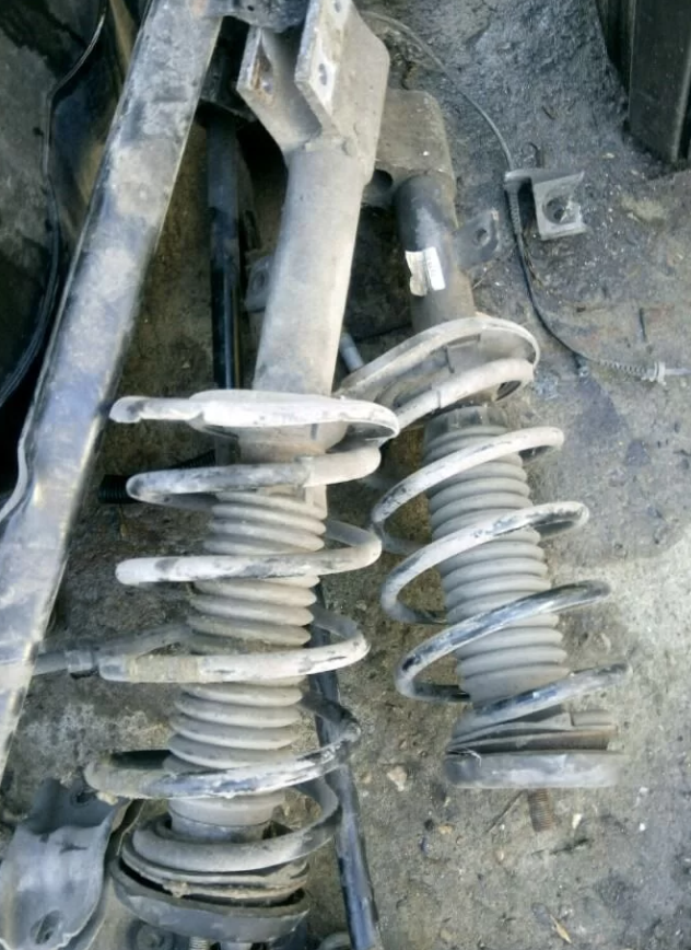 Стойки амортизатора Пежо 308 Пежо партнёр Ситроен