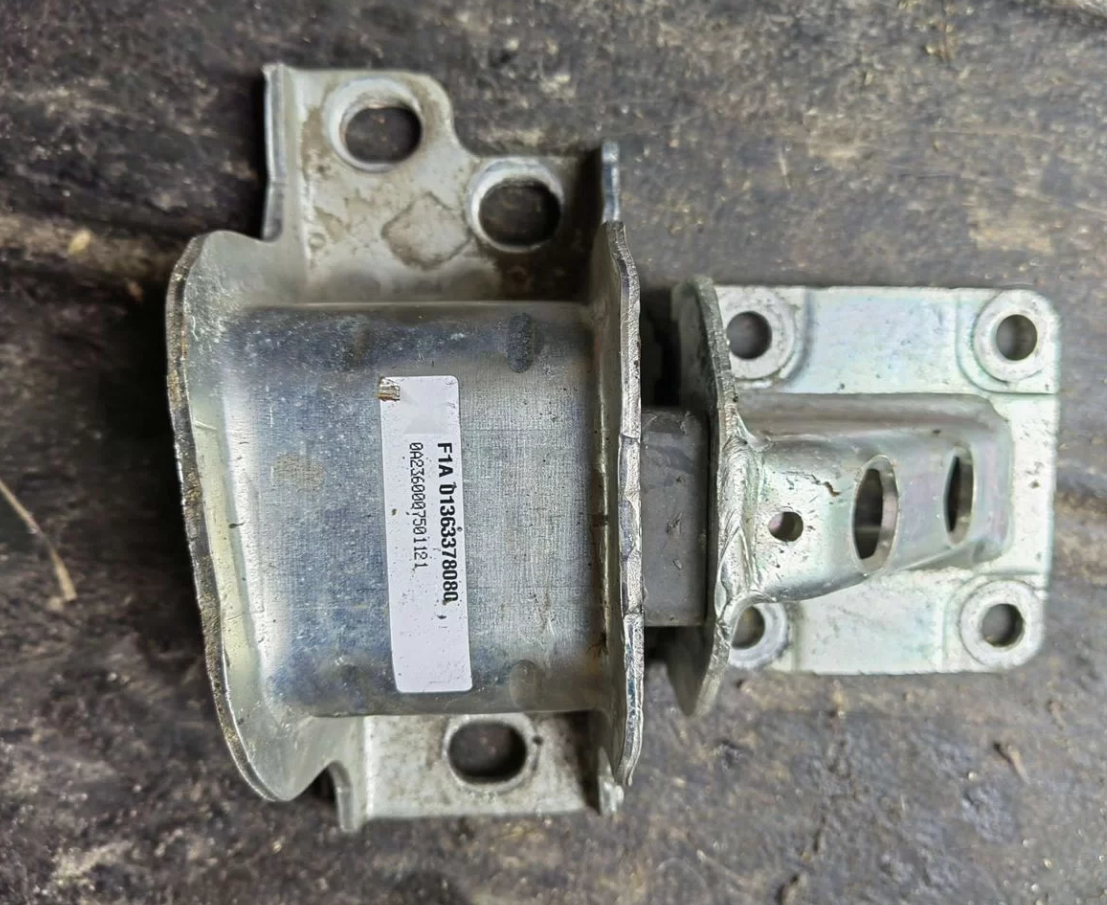 Опора двигателя левая Пежо Боксер Ситроен Джампер