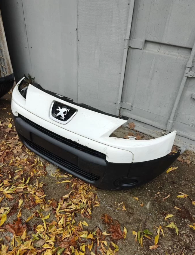 Бампер передний Пежо Партнер Типи