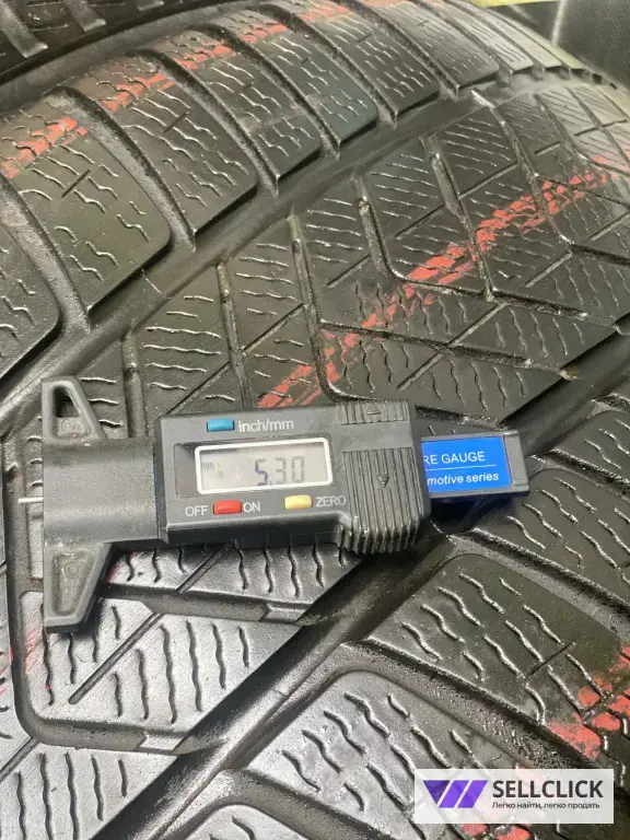 275/40 r20 Pirelli scorpion winter run flat