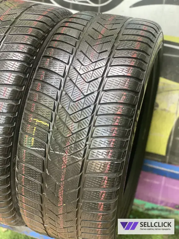 275/40 r20 Pirelli scorpion winter run flat