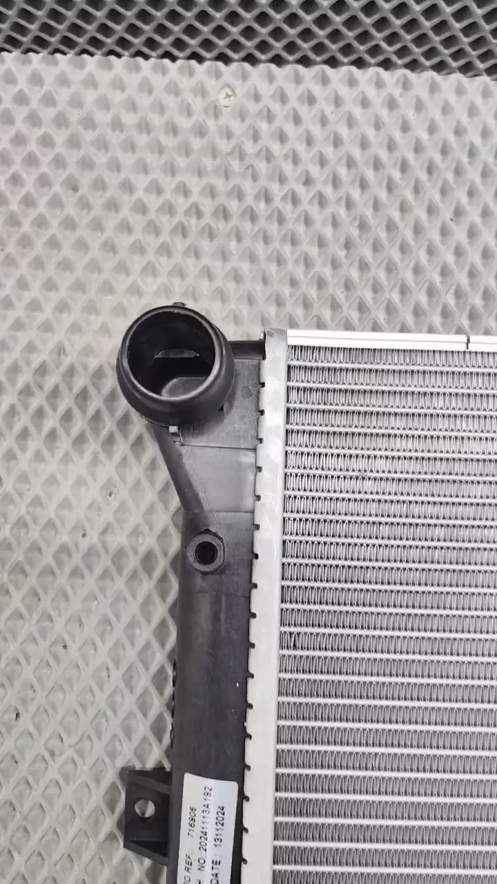 Радиатор охлаждения Volkswagen Passat 1K0121253L