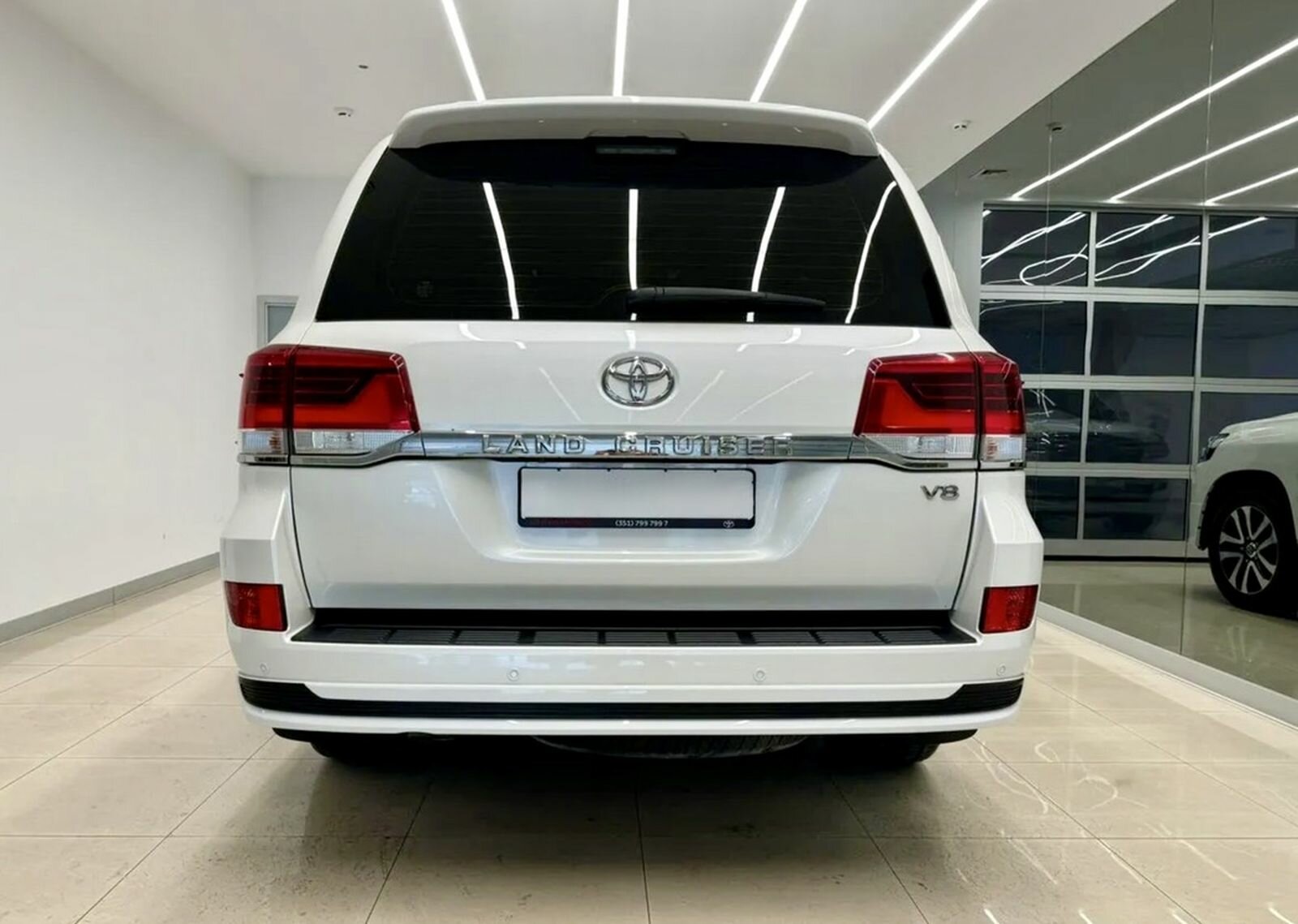 Toyota Land Cruiser, 200 Series Рестайлинг 2 Люкс Safety (7 мест) Внедорожник 5 дв. 2019 Белый 4.5d AT (249 л.с.) 4WD 134000 км