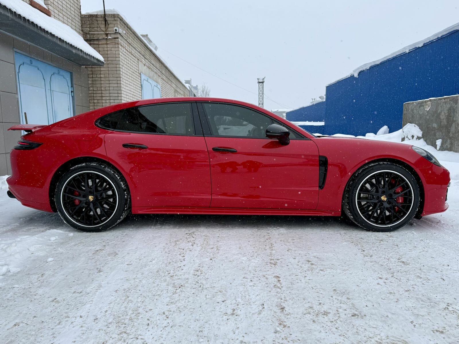 Porsche Panamera, II Panamera Turbo Лифтбек 2018 Красный Turbo 4.0 AMT (550 л.с.) 4WD 73000 км
