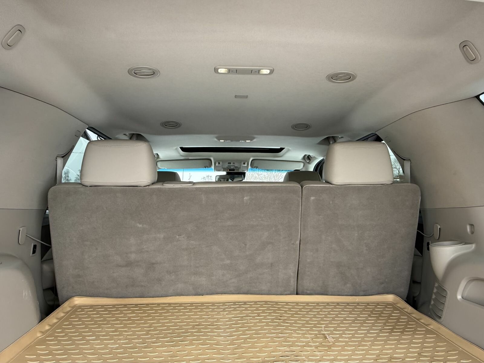 Cadillac Escalade, IV Platinum Внедорожник 5 дв. 2015 Черный 6.2 AT (409 л.с.) 4WD 98001 км