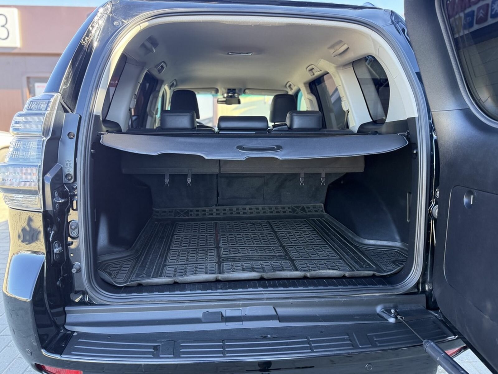 Toyota Land Cruiser Prado, 150 Series Рестайлинг 1 Style Внедорожник 5 дв. 2017 Черный 2.8d AT (177 л.с.) 4WD 129000 км